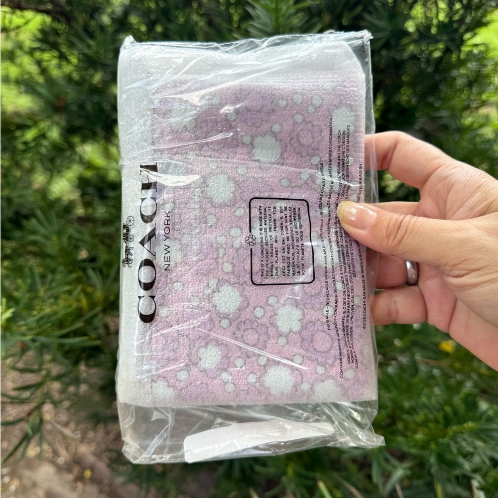 Coach Corner Zip Wristlet With Floral Print Lilac/Purple Floral Clutch 🆕 - Picture 9 of 9